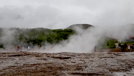 Iceland-Geyser-in-Golden-Circle-with-video-time-lapse