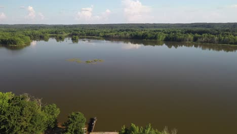 Alabama-River-in-Boykin,-Alabama-with-drone-video-moving-forward