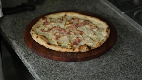 El-Proceso-De-Cocinar-Pizza-En-Un-Restaurante