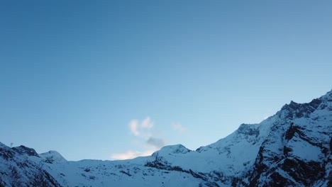 Moving-timelapse:-swiss-alps-mountains-in-Saas-Fee-after-the-sunset,-with-a-few-moving-clouds