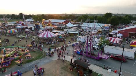 Ferris-wheel-at-outdoor-state-fair