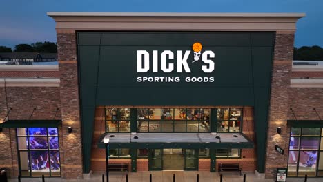 Dick's-Sporting-Goods-store