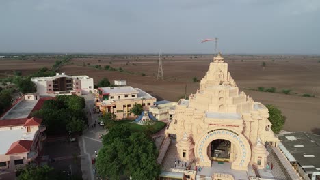 Die-Palitana-Tempel-Des-Jainismus-Befinden-Sich-Auf-Dem-Shatrunjaya-Hügel-Bei-Der-Stadt-Palitana-Im-Distrikt-Bhavnagar,-Gujarat,-Indien