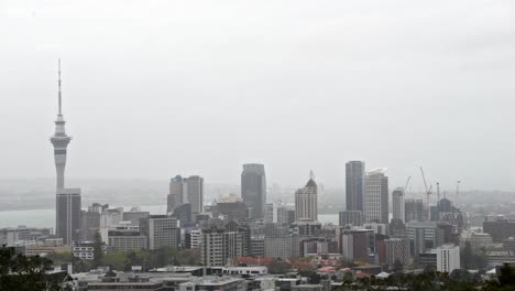 Time-lapse-of-Auckland's-cityscape-on-a-grey,-gloomy-spring-day