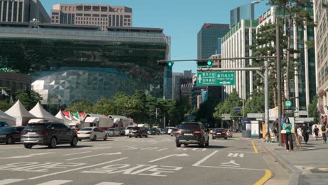 Seoul-city-Hall-cars-traffic-on-multilane-wide-road-in-summer---static