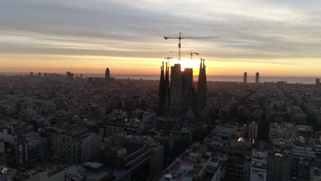 Stadtsonnenuntergang-In-Barcelona,-Luftaufnahme