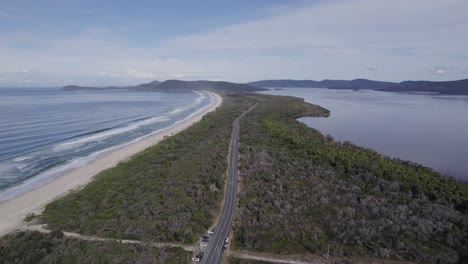 Aerial-View-Over-The-Lakes-Way-In-Forster,-New-South-Wales,-Australia---drone-pullback