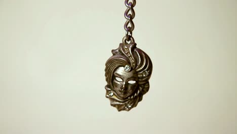 Close-Up-of-the-Metal-Venetian-Mask-Souvenir-Keychain