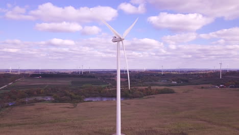 Luftaufnahme-Einer-Windkraftanlage,-Die-Grüne-Und-Erneuerbare-Energie-Erzeugt
