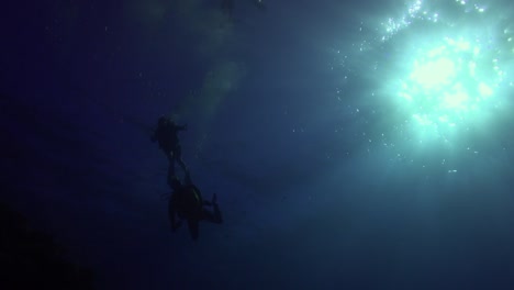 Scuba-divers-and-sun-ball