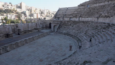 Ein-Panoramablick-Auf-Das-Römische-Theater-In-Amman-Am-Frühen-Morgen