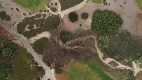 Vista-De-Drones-Al-Mediodía-Sobre-El-Club-De-Golf-Pales-Verdes-Estates,-California