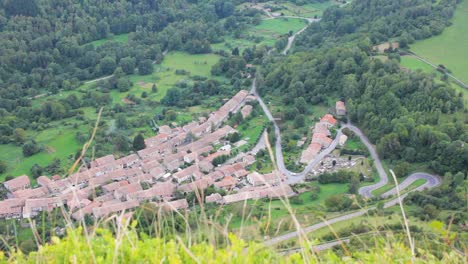 Blick-Auf-Das-Dorf-Monségur-Auf-Dem-Land-In-Frankreich,-Von-Oben,-Vom-Schloss-Monségur,-In-Der-Nähe-Von-Toulouse