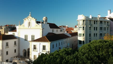 Pedestal-shot-of-Barrio-Alto,-Lisbon,-Portugal