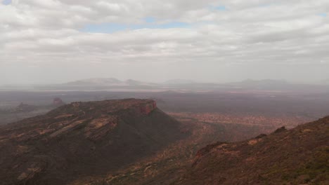 Luftaufnahme-Des-Heiligen-Berges-Ololokwe-Der-Samburu-In-Nordkenia