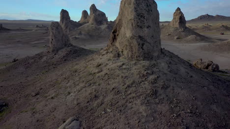 Drone-descending-over-spires-at-Trona-Pinnacles-Park-in-California