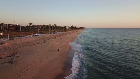 Eine-Wirklich-Coole,-Kurvenreiche-Aufnahme-Von-Delray-Beach-Und-Dem-Morgendlichen-Sonnenaufgang