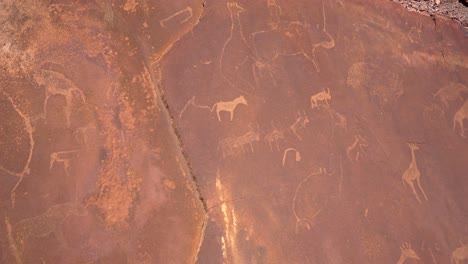 Pan-Wideshot-of-Multiple-Rock-Paintings-at-Twyfelfontein,-Nambia