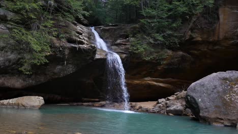 Waterfall-at-Old-Man's-Cave-in-Hocking-Hills-in-Ohio