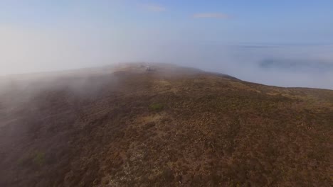 Nebel-Kommt-Vom-Atlantischen-Ozean-An-Der-Algarve,-Portugal