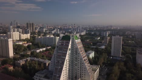 Moscú-Interesante-Edificio-Temprano-En-La-Mañana-Película-De-Drone