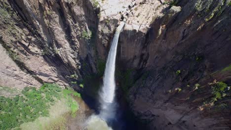 Aerial-tilt-down-shot-of-the-Basaseachi-waterfall-in-the-Candamena-Canyon,-Chihuahua