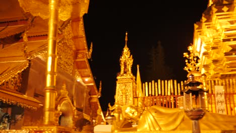 Vista-Nocturna-Del-Templo-Doi-Suthep-En-Chiang-Mai,-Tailandia