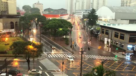 Traffic-Lights-and-Traffic-Jam-at-Rain-in-São-Paulo,-Brazil