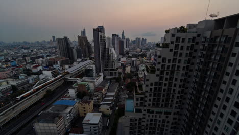 Time-lapse-of-sunrise-over-the-City-of-Bangkok,-Thailand