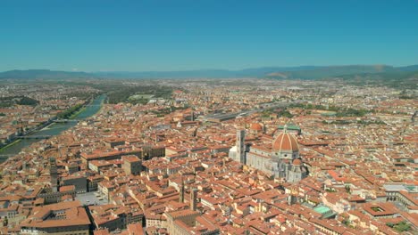 Aerial-of-Florence-and-its-Cathedral---Santa-Maria-Del-Fiori,-in-Italy