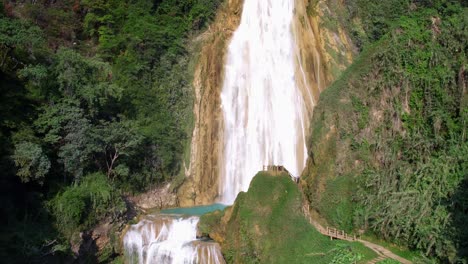 Aerial-jib-up-shot-of-the-Velo-de-Novia-waterfall-in-the-Chiflon-park,-Chiapas
