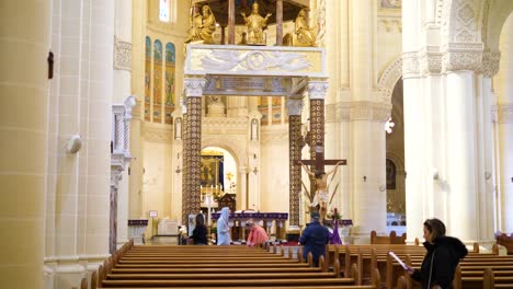 Interior-De-La-Basílica-Del-Santuario-Nacional-De-La-Santísima-Virgen-De-Ta&#39;-Pinu-Alrededor-De-Marzo-De-2019