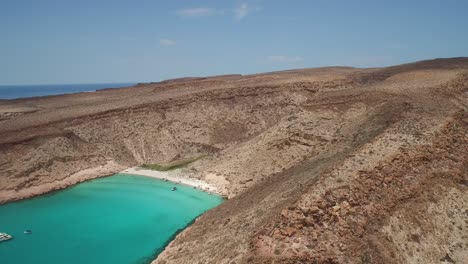 Aerial-shot-of-a-beach-and-a-yacht-in-Partida-Island-,-Baja-California-Sur