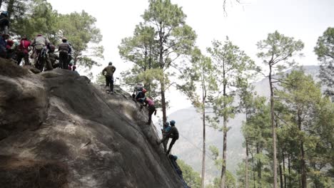 Mountaineers-at-Himalayan-mountains-climbing-the-mountain