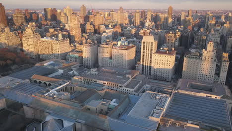 Ein-Schöner-Sonnenuntergangstag-Mit-Meiner-Drohne-Im-Central-Park-Im-Größten-Park-Von-New-York-City