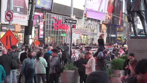 Times-Square-at-Night-Pan-Down-S-LOG-2