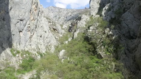 Luftpanoramablick-Auf-Die-Malerischen-Berge-Samarske-Stijene-Bei-Mrkopalj,-Kroatien