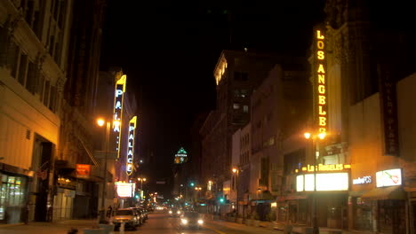 Gelbes-Neonschild-„Los-Angeles“-Bei-Nacht
