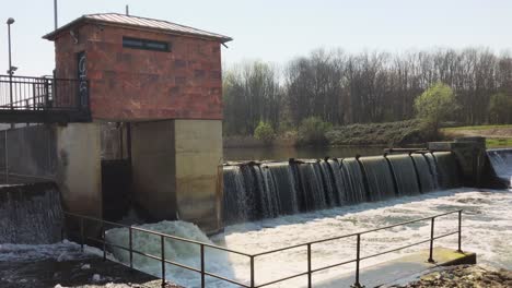 Water-flowing-down-a-weir-in-the-summer