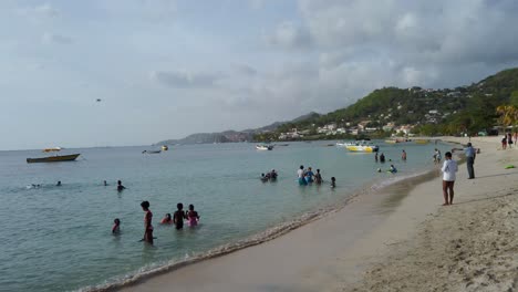 Maravilloso-Día-En-Esta-Playa-Caribeña-Ubicada-En-La-Isla-Caribeña-De-Granada,-Playa-Grand-Anse
