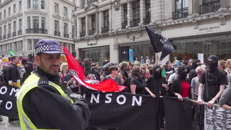 Antifa-marsch-Zum-Protest-Gegen-Tommy-Robinson-In-London,-Uk