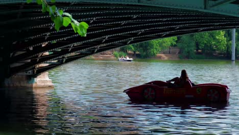 Városligeti-Lake-City-park,-paddling-boats-under-the-bridge,-continue-shot-3