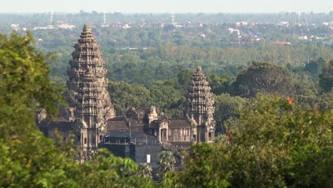 Templo-De-Angkor-Wat-Detrás-De-Los-árboles