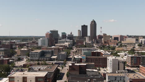 Wide-angle-aerial-tracking-shot-of-downtown-Des-Moines,-Iowa-on-a-clear-summer-day