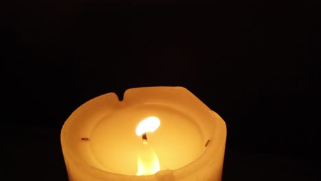 Kerze-Der-Hoffnung-Wird-Ausgeblasen