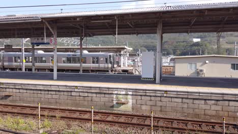 Maibara-local-train-station,-Pan-left-shot-of-JR-West-commuter-train