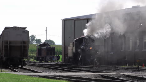 Strasburg,-Pennsylvania---August-26,-2019:-An-old-steam-train-running-on-the-tracks-in-Strasburg,-Pennsylvania-on-August-26,-2019