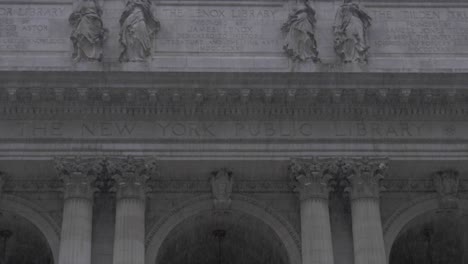 Establishing-shot-of-The-New-York-Public-Library-building-in-a-rainy-weather