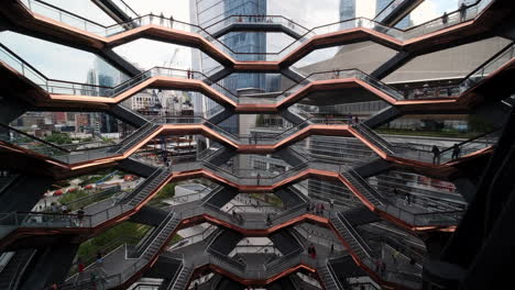 El-Buque-En-La-Ciudad-De-Nueva-York-Hudson-Yard-Es-Una-Estructura-Impresionante-Diseñada-Por-Thomas-Heatherwick