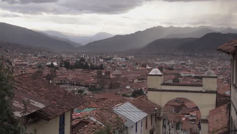 Beautiful-view-over-the-Cityscape-of-Cusco-in-the-Andes,-Peru